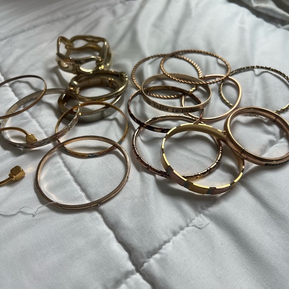 Jewelry - Lot of vintage gold bangles
